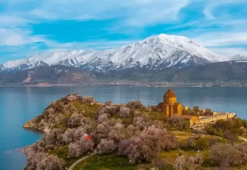 معرفی بهترین و لاکچری‌ترین محله‌های وان برای اقامتی لوکس