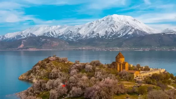 معرفی بهترین و لاکچری‌ترین محله‌های وان برای اقامتی لوکس