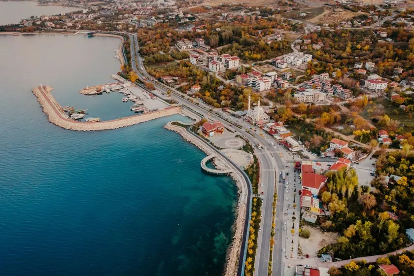 معرفی بهترین و لاکچری‌ترین محله‌های وان برای اقامتی لوکس