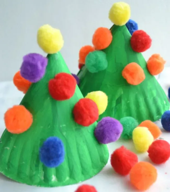 درخت کریسمس با بشقاب کاغذی