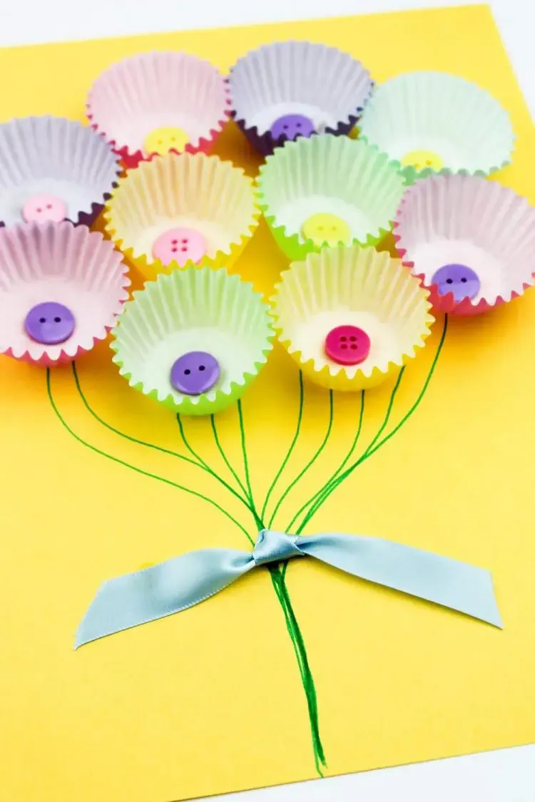 تصویر گل با کاغذ قالب کاپ کیک