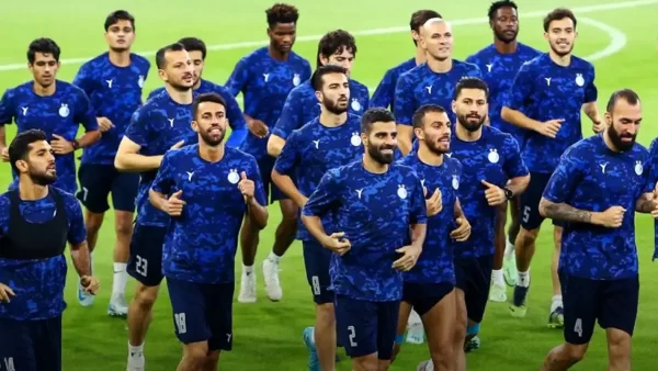 آشتی کنان بازیکنان استقلال + عکس