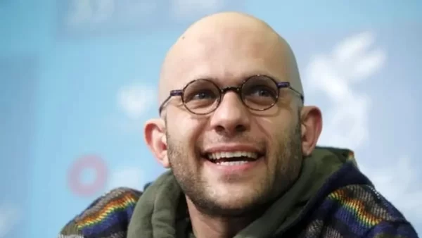 حضور بابک حمیدیان در کنار رعنا آزادی فر در سینمایی فیل تایید شد.