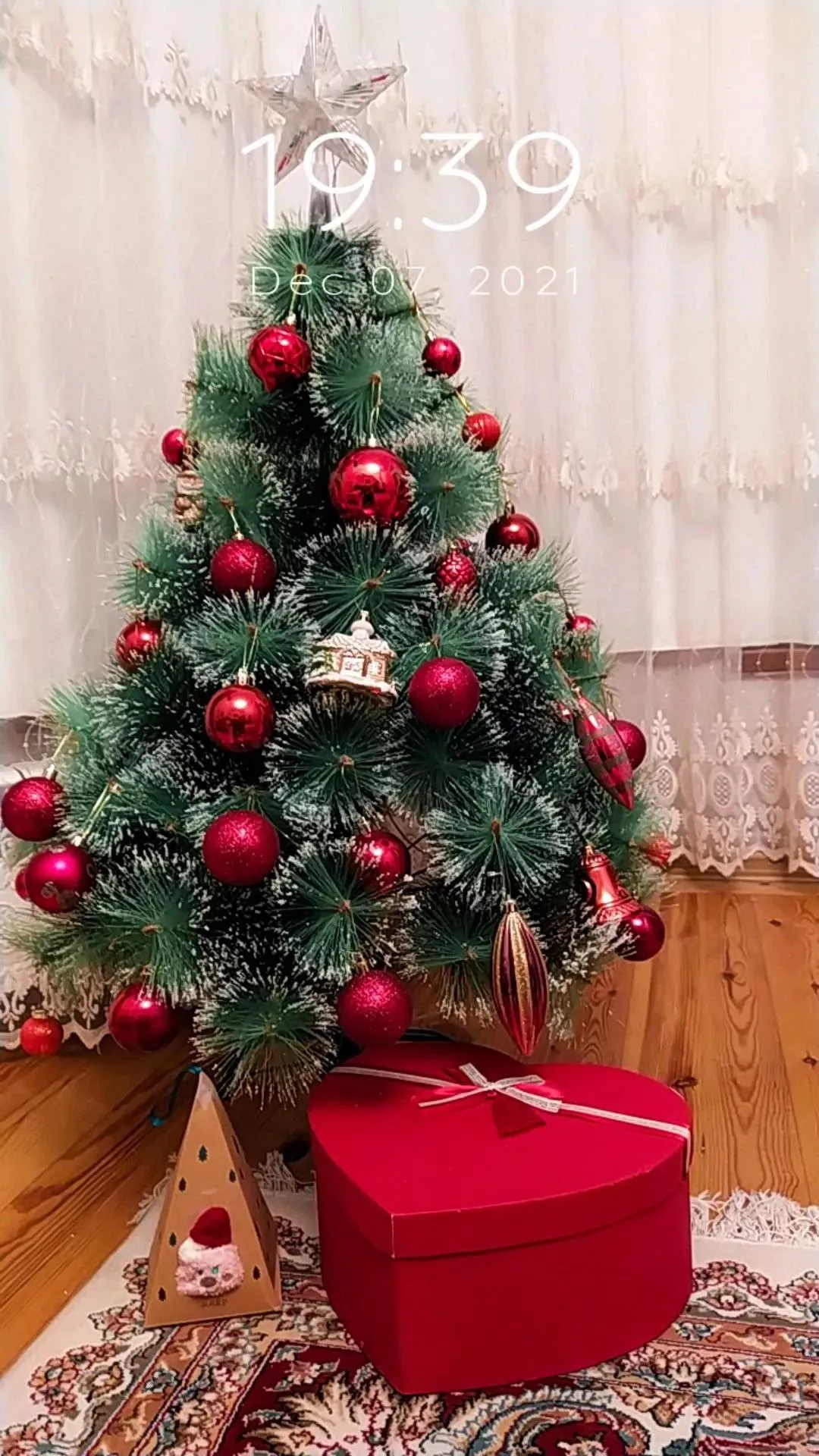 تزیین درخت کریسمس با وسایل ساده