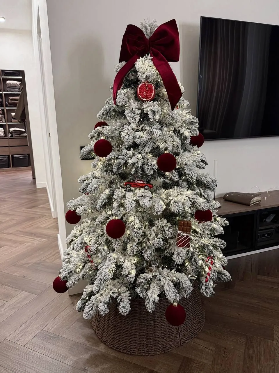 تزیین درخت کریسمس برفی