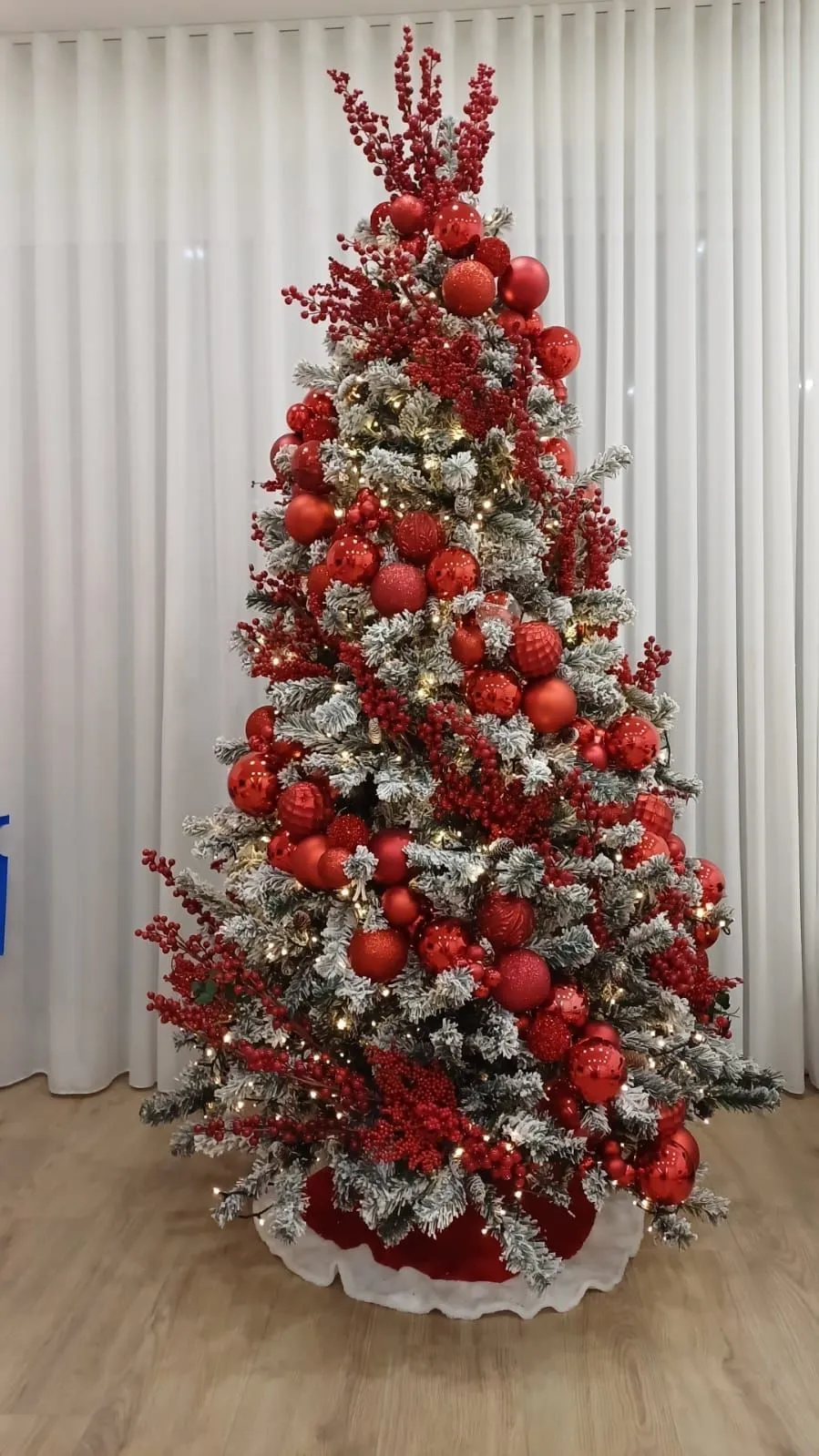 تزیین درخت کریسمس برفی