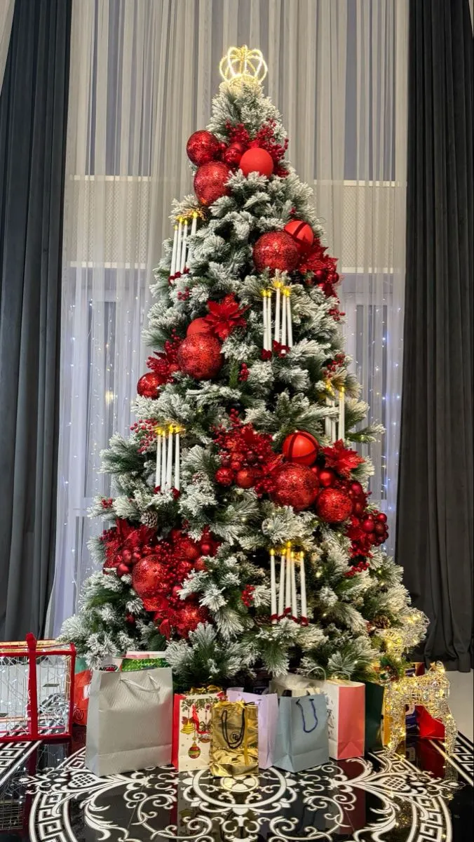 تزیین درخت کریسمس برفی