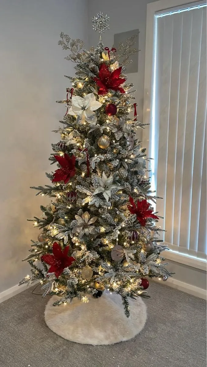 تزیین درخت کریسمس برفی