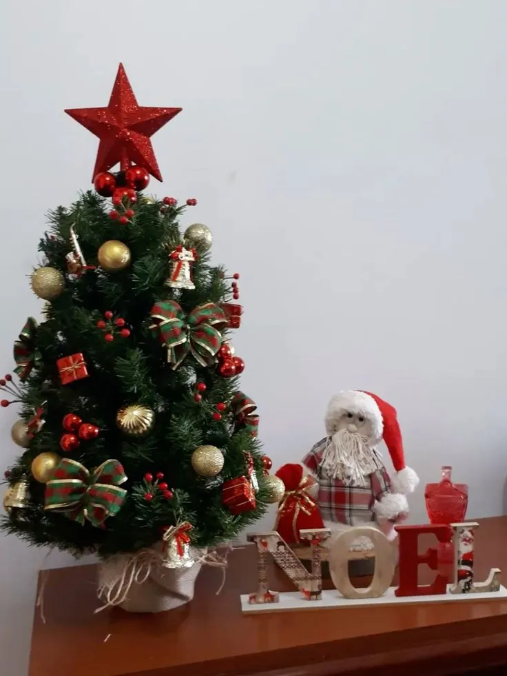 تزیین درخت کریسمس کوچک