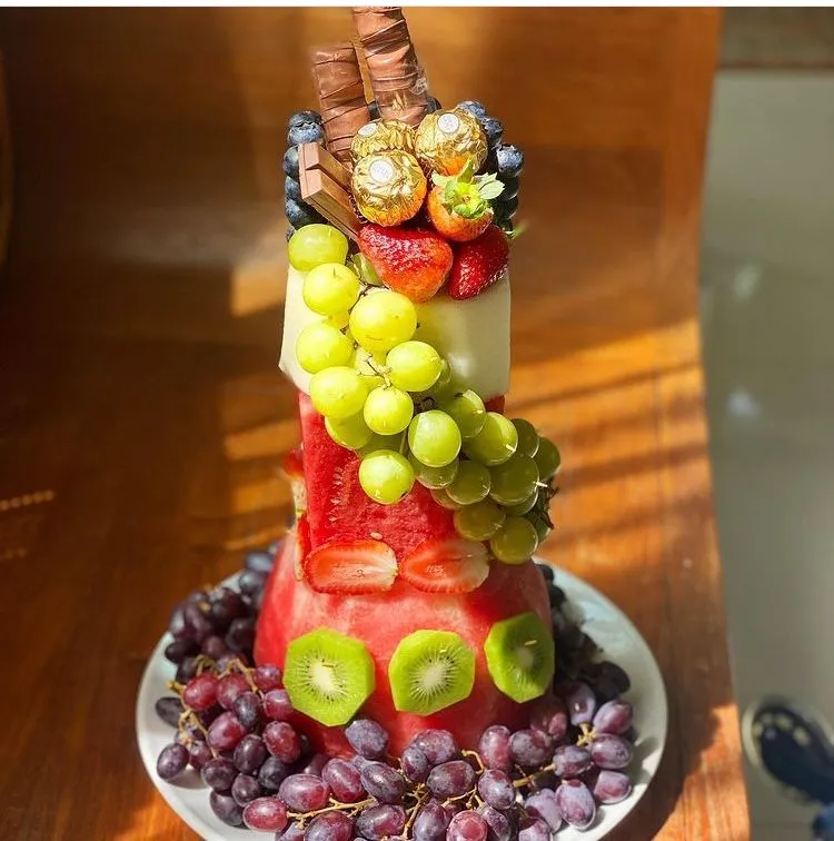 تزیین هندوانه شب یلدا به شکل کیک