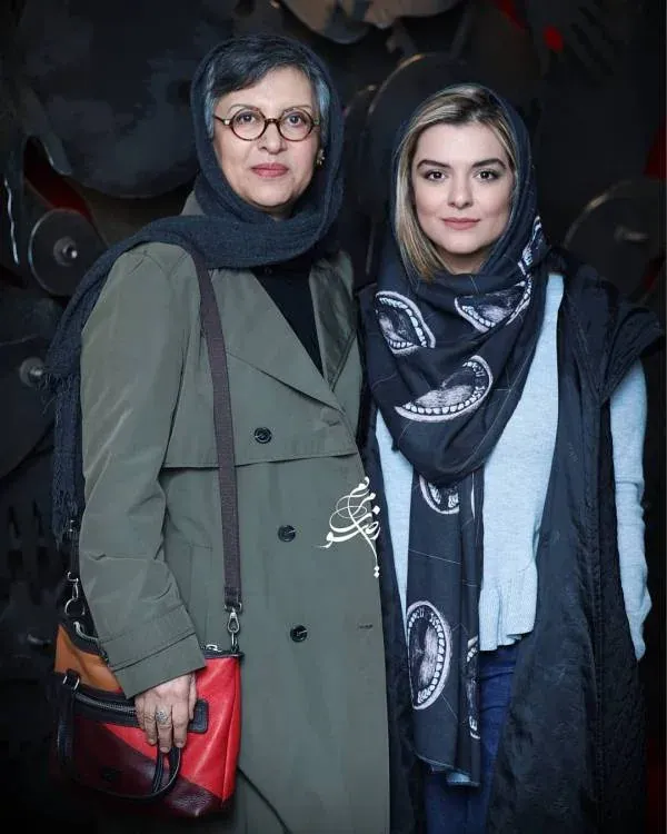 دنیا مدنی و رویا تیموریان