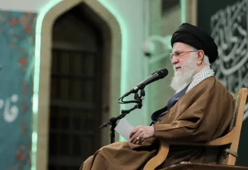 دیدار رهبر با زنان و دختران 2 e1764763036601 دیدار رهبر انقلاب با زنان و دختران + عکس