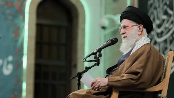 دیدار رهبر با زنان و دختران 2 e1764763036601 دیدار رهبر انقلاب با زنان و دختران + عکس