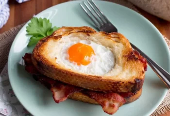 طرز تهیه تخم‌ مرغ با نان تست