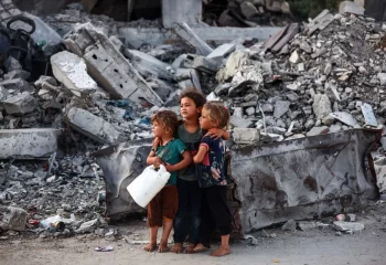 این سلبریتی خنده را به کودکان غزه هدیه داد + عکس