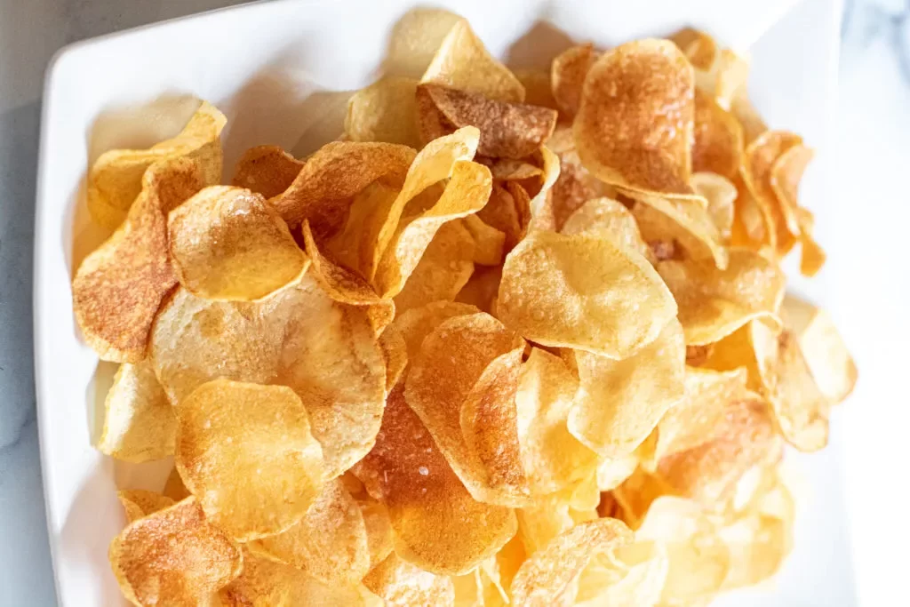 طرز تهیه چیپس خانگی ساده و ترد با کمترین مواد