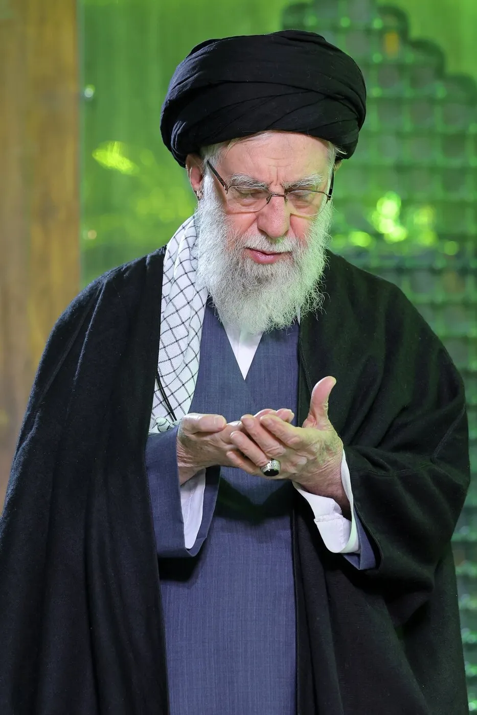 حضور رهبر انقلاب در مرقد امام راحل(ره)