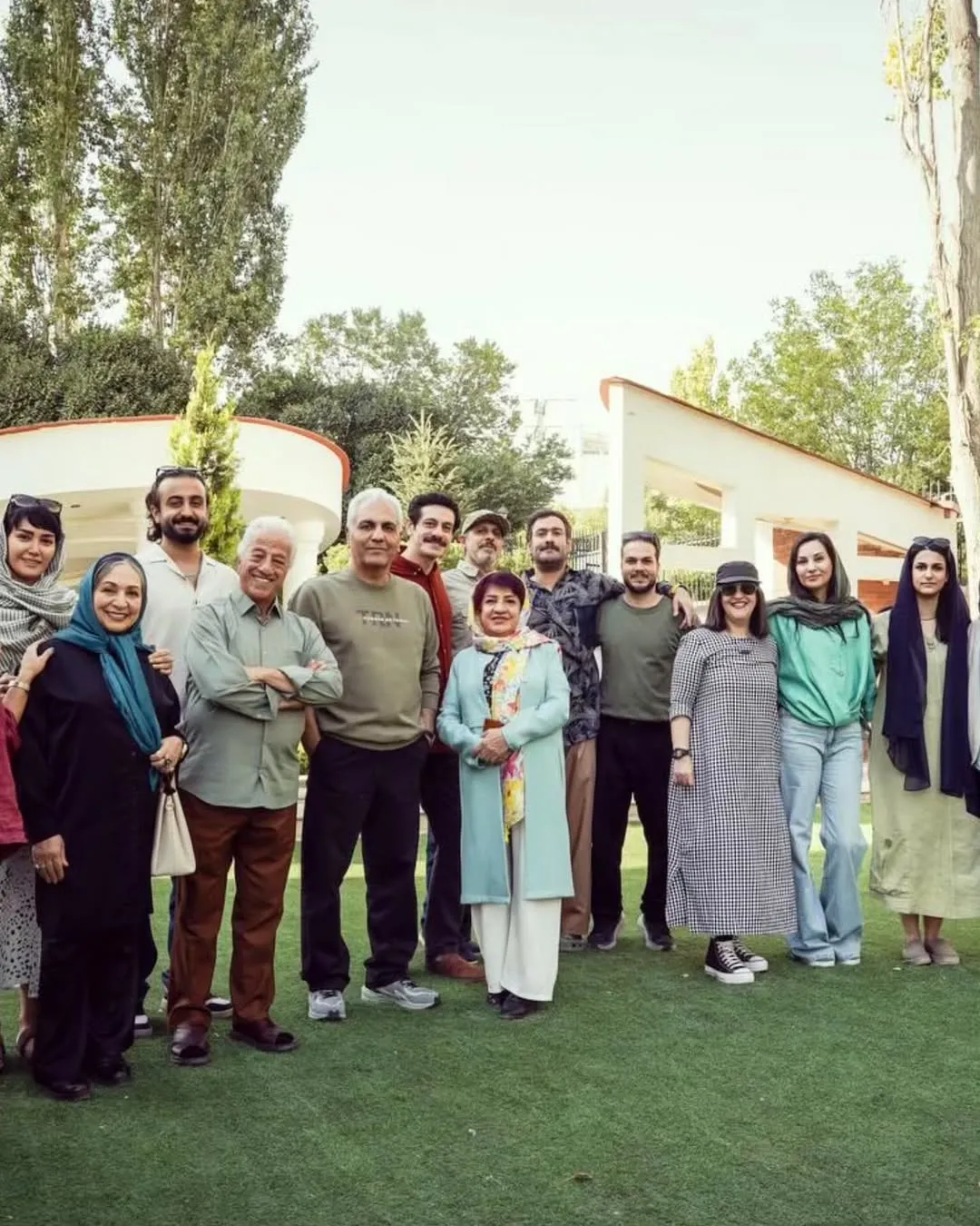 سریال شش ماه، مهران مدیری 