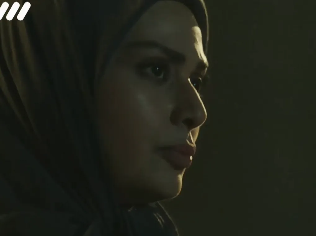 بیوگرافی نگین صدق‌گویا در سایل دو نیمه ماه