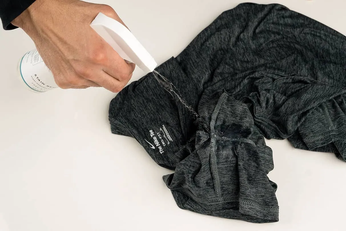 برای از بین بردن لکه مام از روی لباس؛ لکهبرهای آماده را امتحان کنید