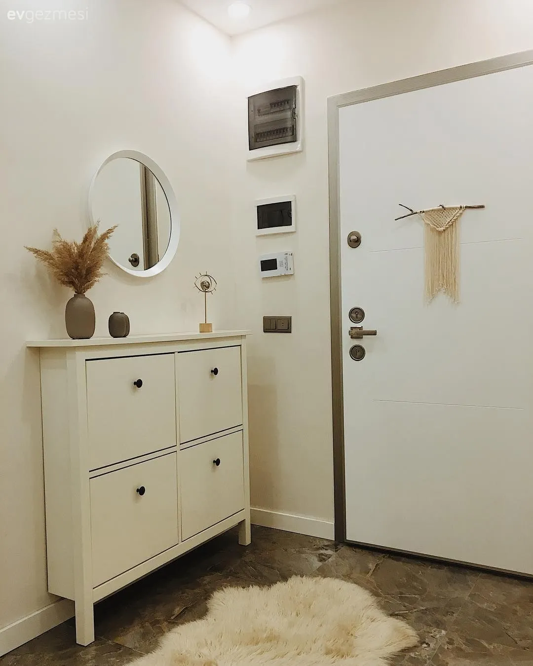 مجسمه برای روی جاکفشی