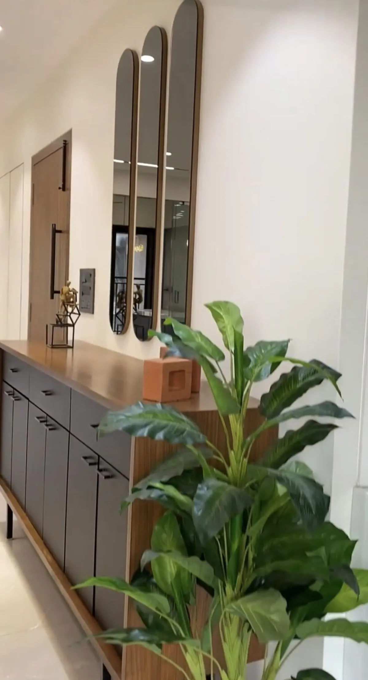 مجسمه برای روی جاکفشی