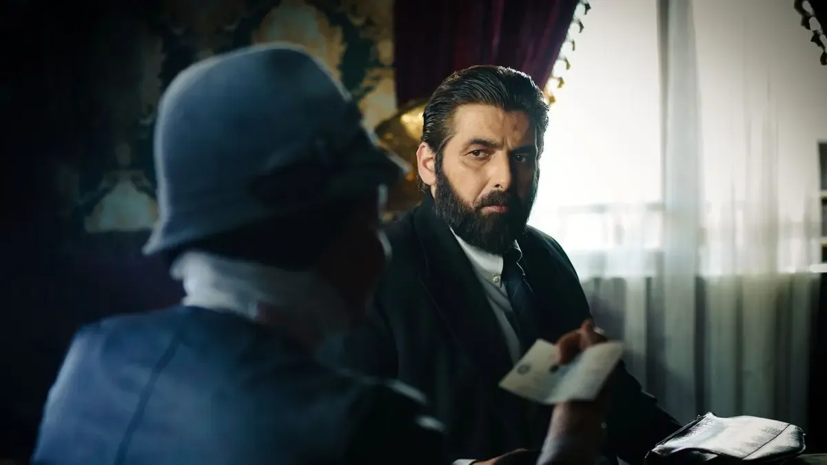 بیوگرافی حمید گودرزی در سریال دو نیمه ماه