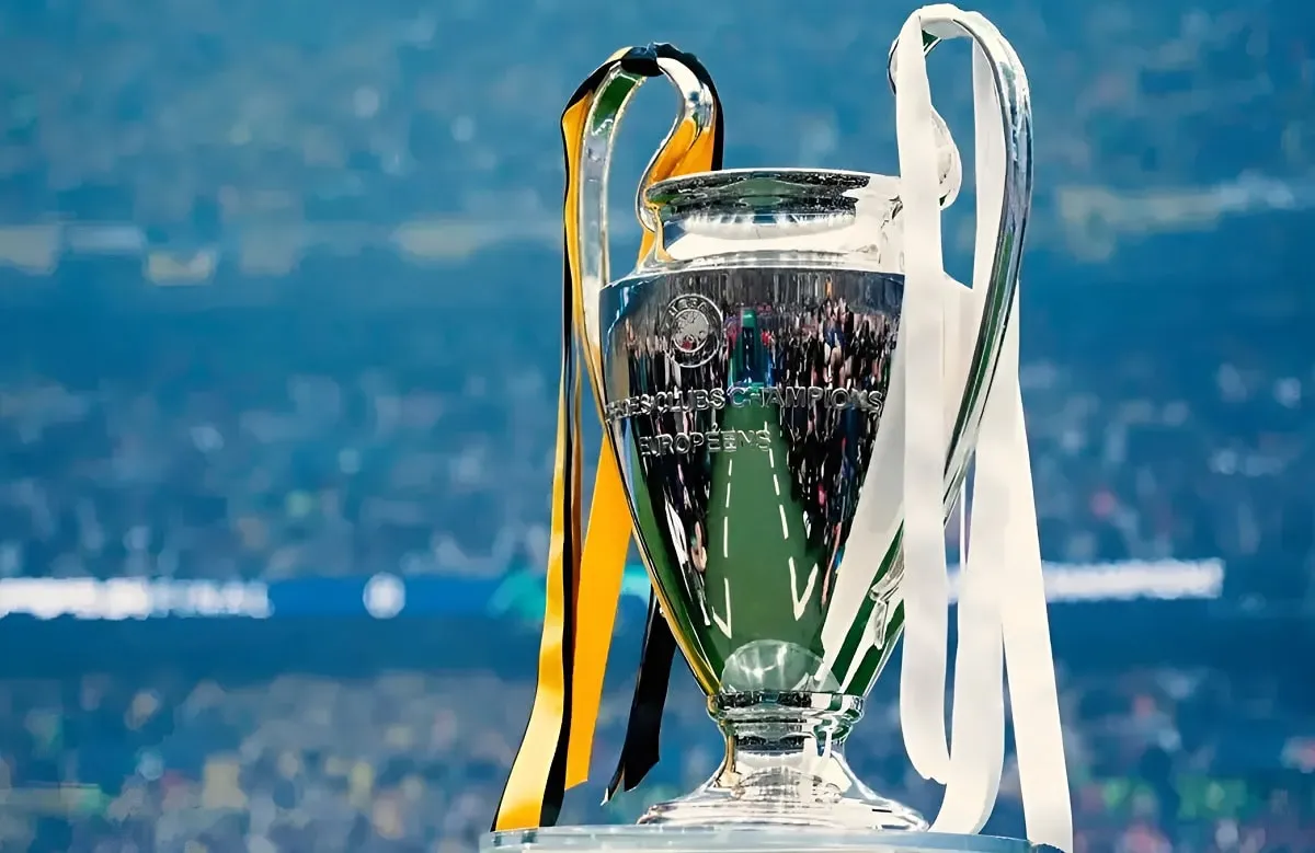 لیگ قهرمانان اروپا رونمایی از توپ جدید مراحل حذفی لیگ قهرمانان اروپا ؛ عکس