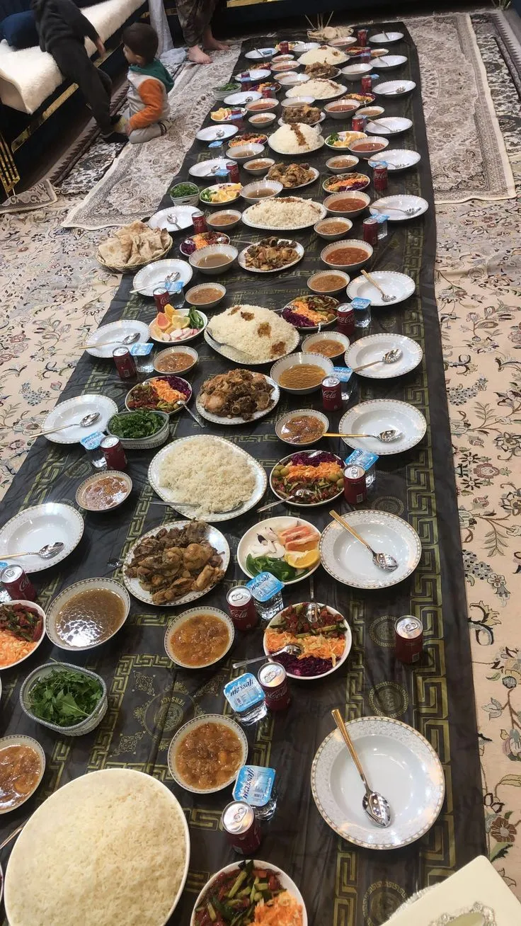 مدل تزیین سفره افطار مجلسی 