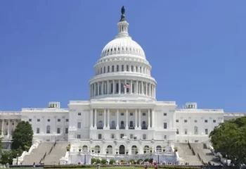 کارت ولنتاین جنجالی کاخ سفید با حضور مادورو و گرینلند