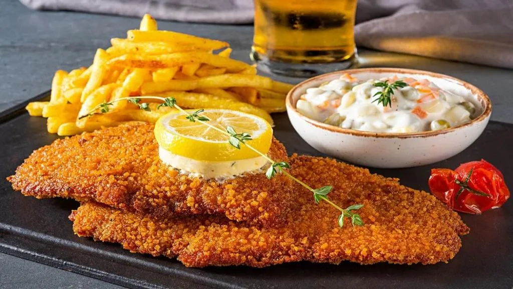 طرز تهیه شنیسل مرغ رستورانی ترد و خوشمزه در خانه