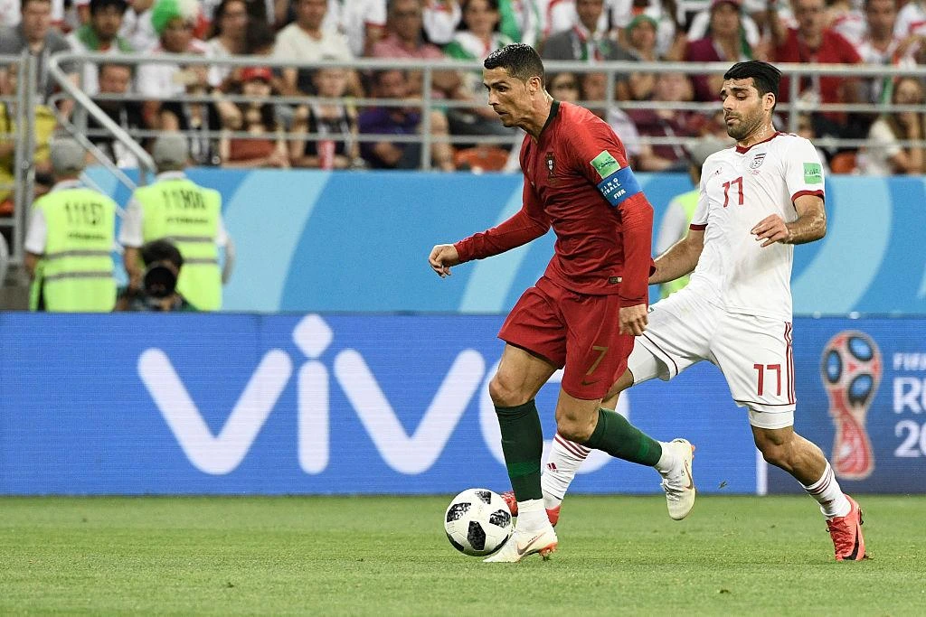 عکس مهدی طارمی با رونالدو
