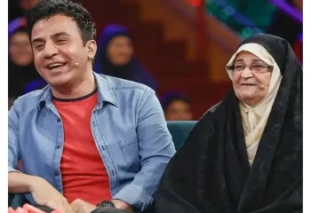 عمو پورنگ در سوگ مادر نشست