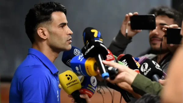 مهاجم سابق پرسپولیس آبی‌پوش شد!