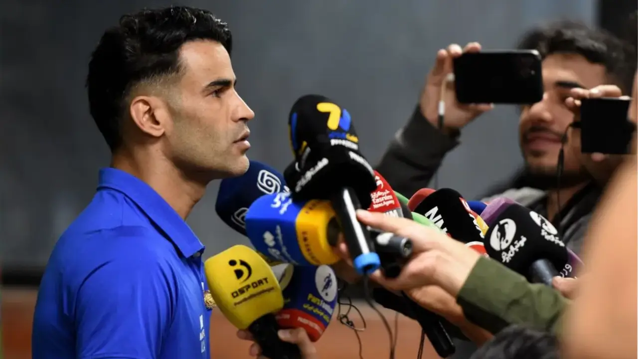 مهاجم سابق پرسپولیس آبی‌پوش شد!