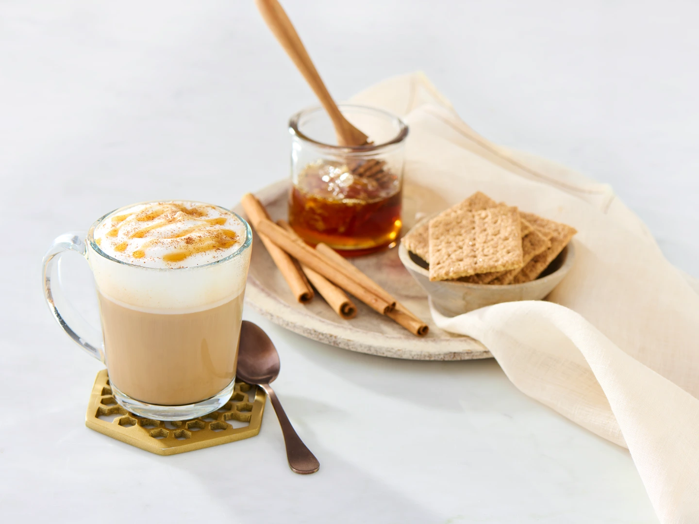 لاته دارچینی گرم و خوشمزه
